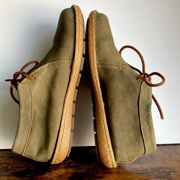 BORN Nuala Olive Green Nubuck Leather Handmade Moc Chukka Laced Booties Size 8.5