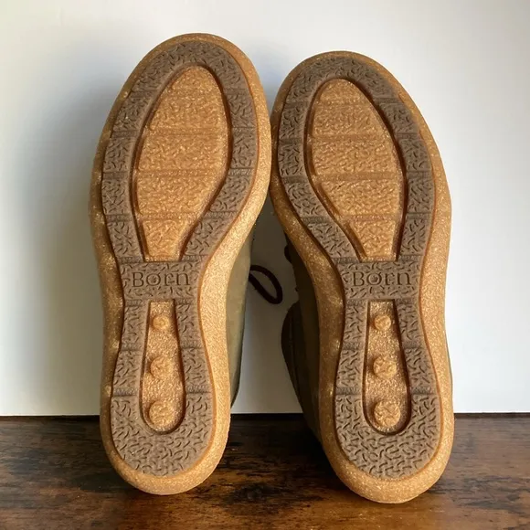 BORN Nuala Olive Green Nubuck Leather Handmade Moc Chukka Laced Booties Size 8.5