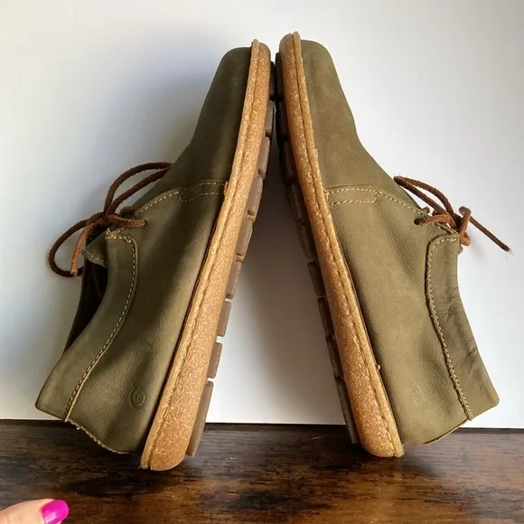BORN Nuala Olive Green Nubuck Leather Handmade Moc Chukka Laced Booties Size 8.5