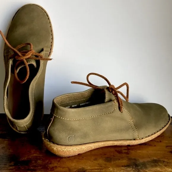 BORN Nuala Olive Green Nubuck Leather Handmade Moc Chukka Laced Booties Size 8.5