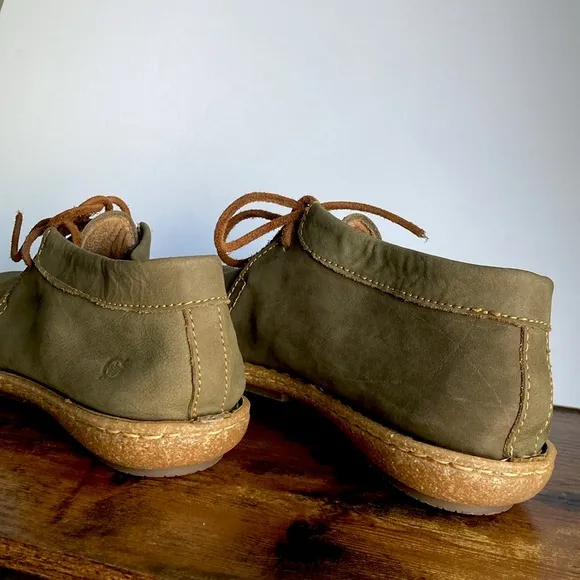 BORN Nuala Olive Green Nubuck Leather Handmade Moc Chukka Laced Booties Size 8.5