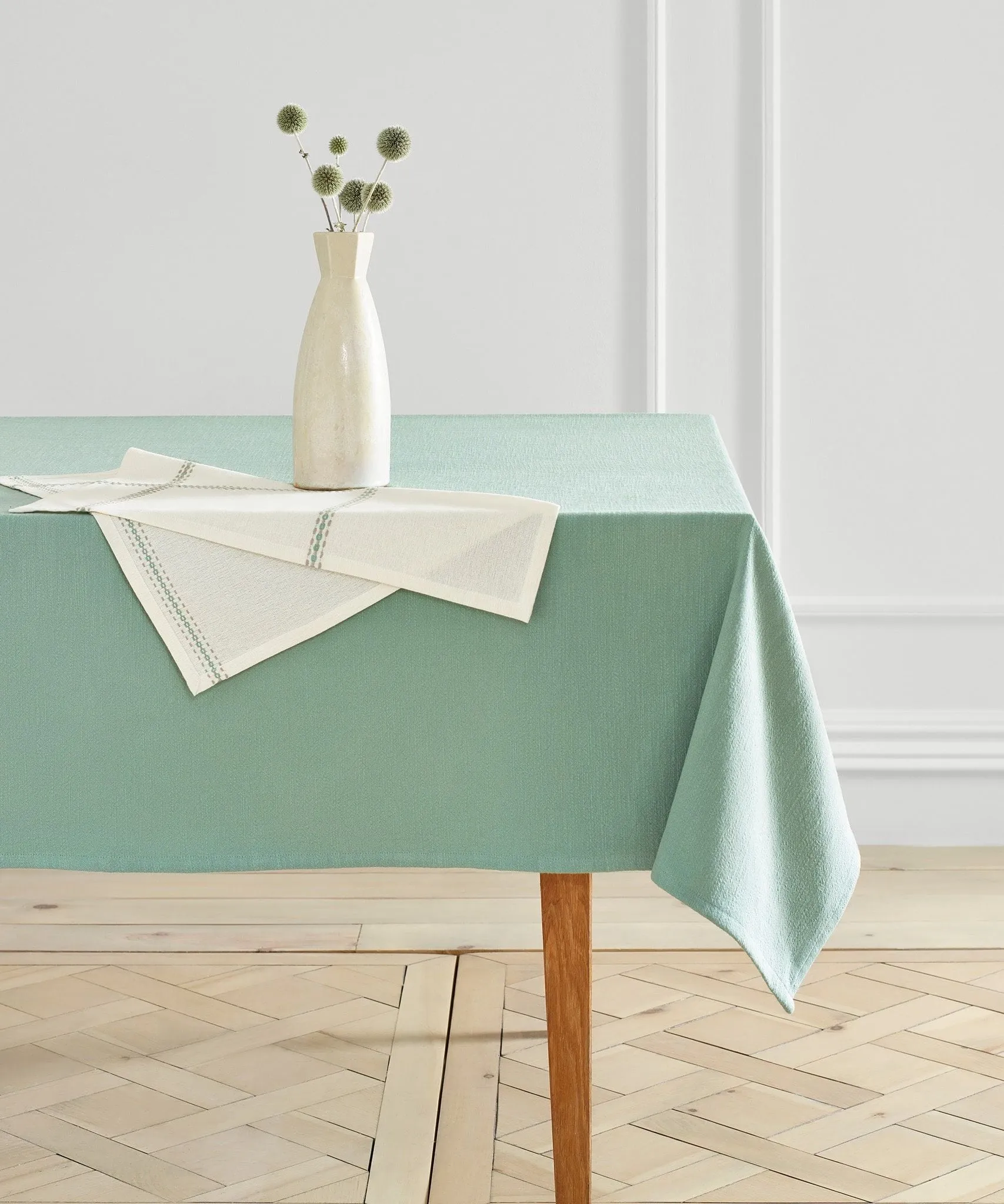 Dylan Solid Woven Tablecloth