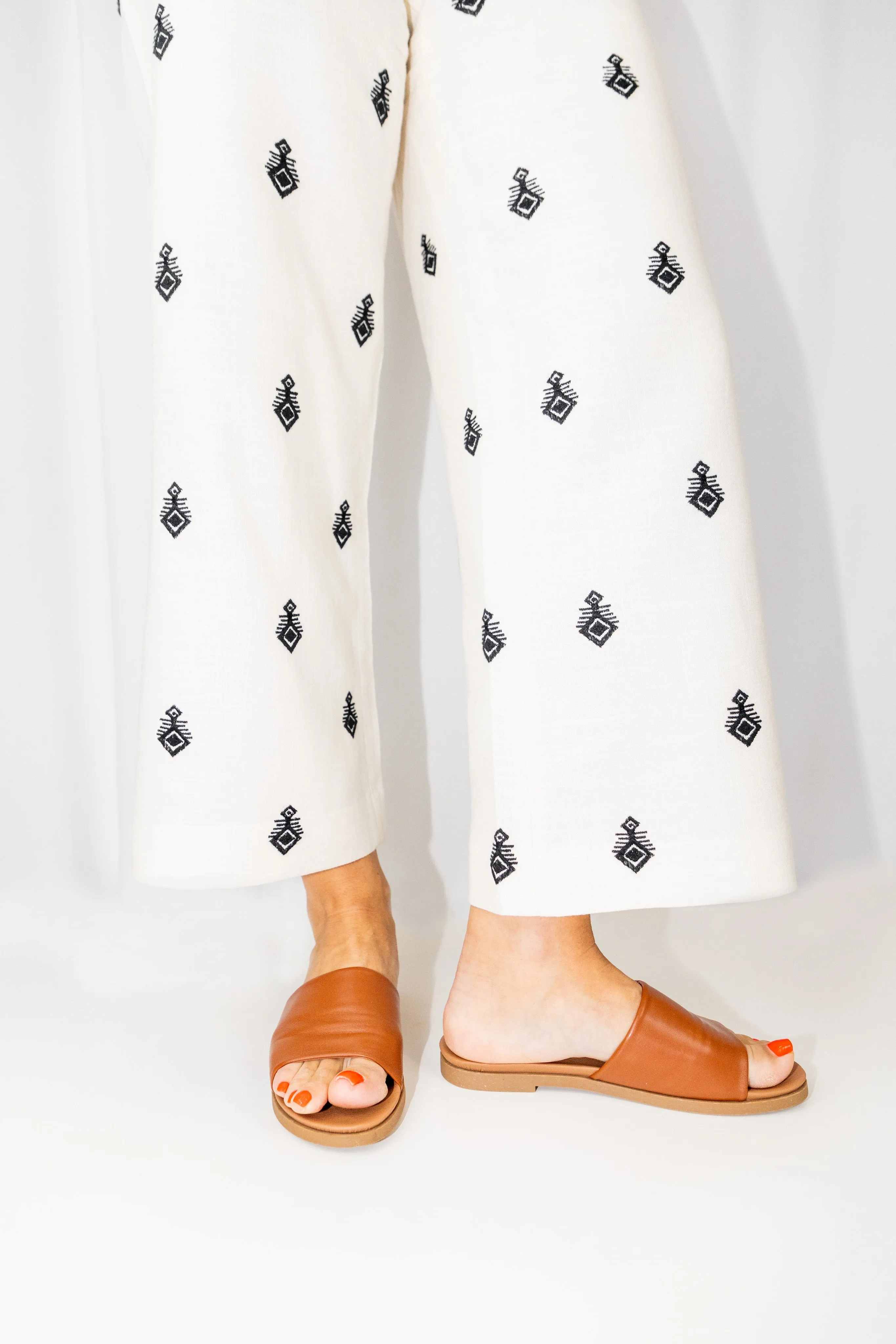 Inniu Catwalk Sunnie Flat Sandal Tan