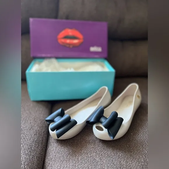 NWT MINI MELISSA Ultragirl Sweet II Kids Flats In White Pearl/Black