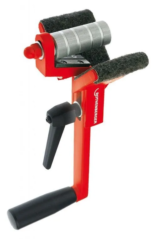 Plastic pipe chamfering tool