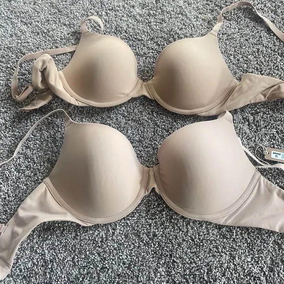 Skims fits everybody t shirt Demi bra