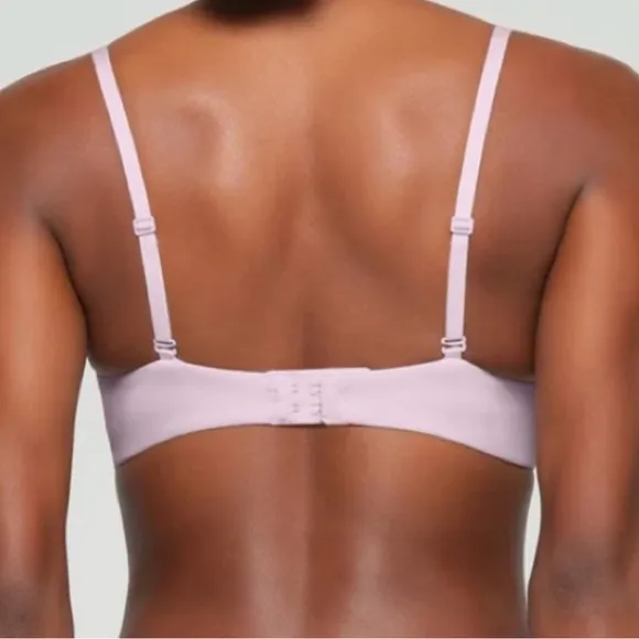 Skims fits everybody t shirt Demi bra