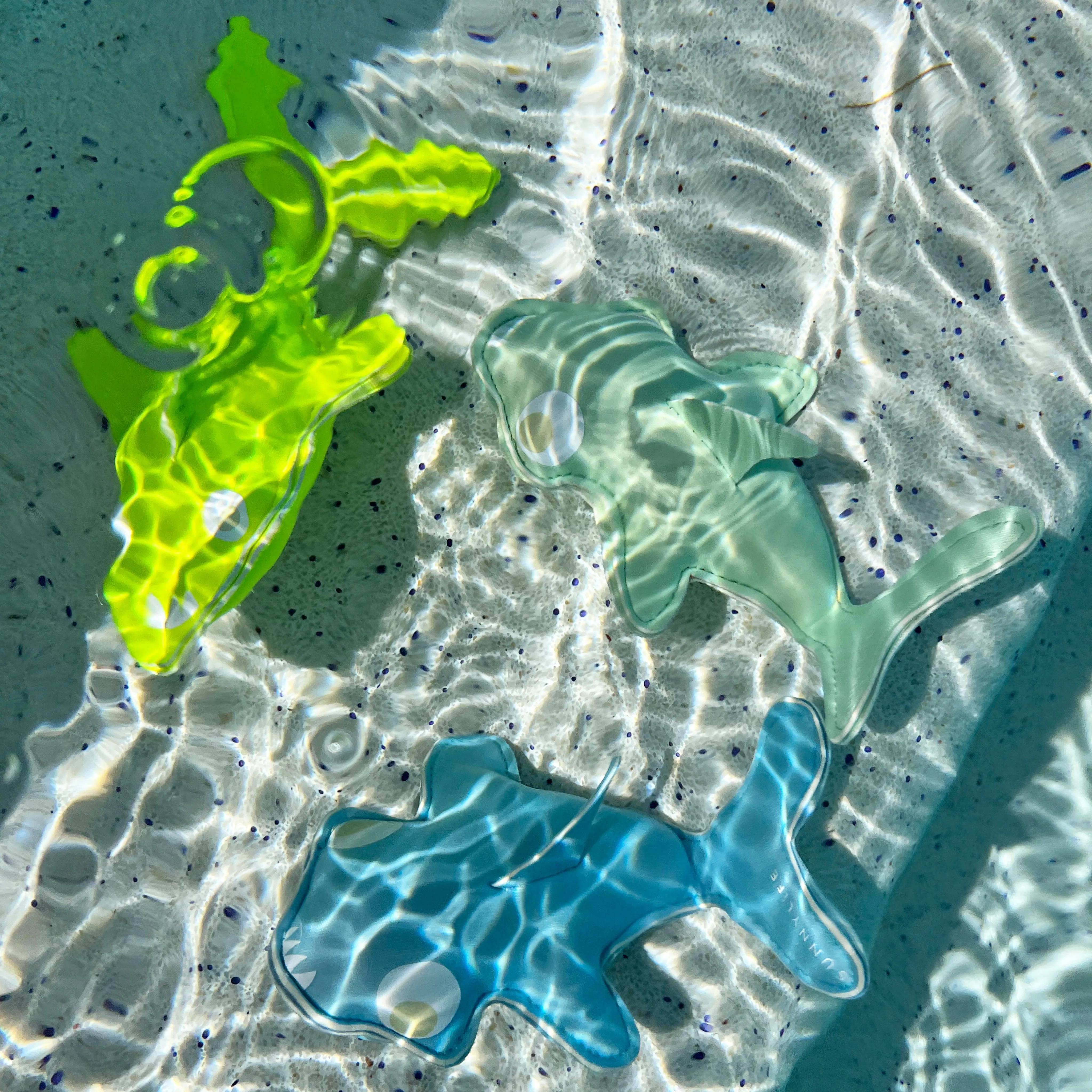 SUNNYLIFE SALTY THE SHARK DIVE BUDDIES AQUA NEON YELLOW SET OF 3